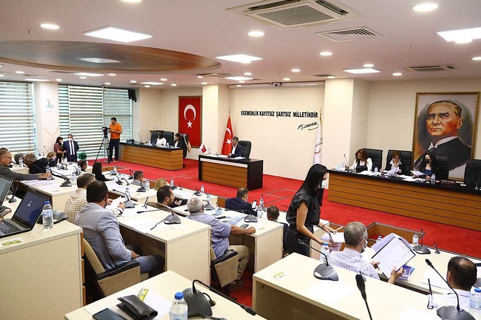 Bayraklı Belediyesi meclis toplantısının ana g&uuml;ndem konusu b&uuml;t&ccedil;e ve performans