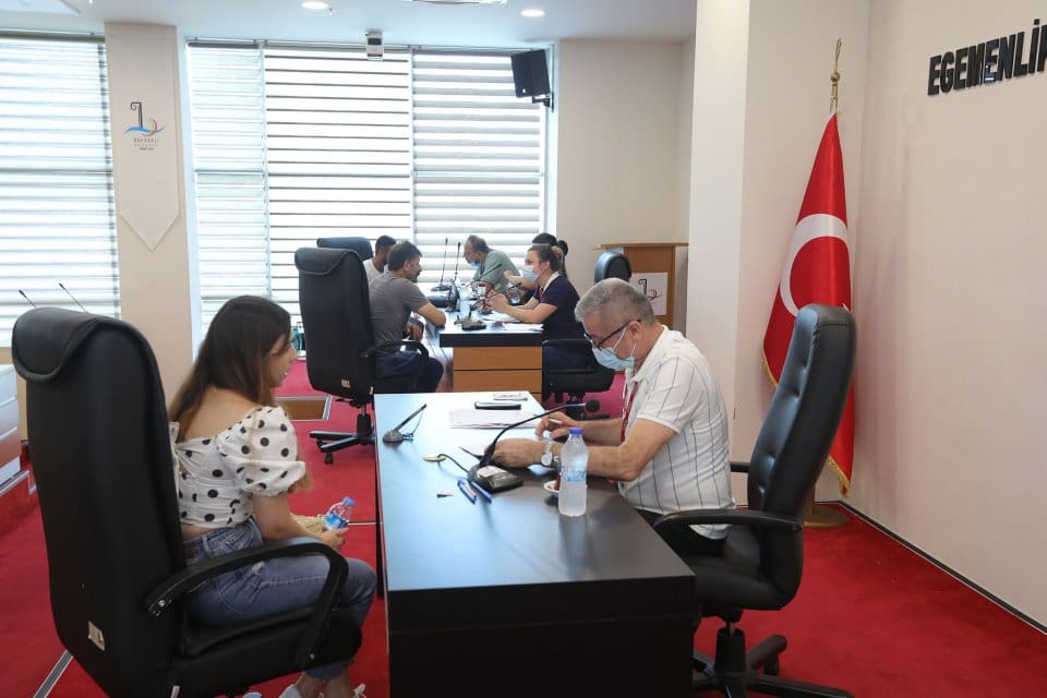 İşsizlikle m&uuml;cadele ve istihdama katkı sağlamak amacıyla &ccedil;alışmalarını s&uuml;rd&uuml;ren Bayraklı
