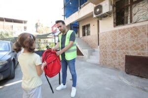 Eğitim alanındaki &ccedil;alışmalarıyla &ouml;rnek olan Bayraklı Belediyesi, &ouml;ğrencileri bu eğitim-&ouml;ğretim