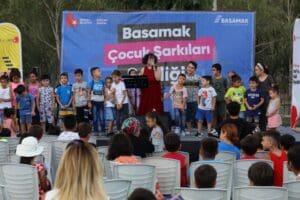 Bayraklı Belediyesi, BASAMAK &ccedil;atısı altında s&uuml;rd&uuml;rd&uuml;ğ&uuml; k&uuml;lt&uuml;r sanat&nbsp;&ccedil;alışmalarına bir yenisini