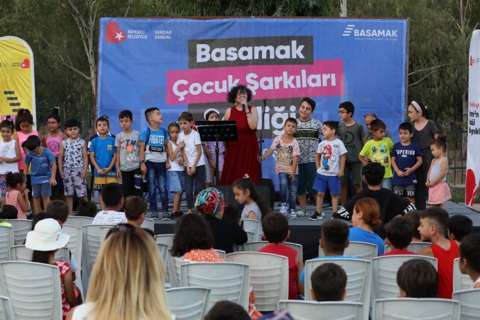 Bayraklı Belediyesi, BASAMAK &ccedil;atısı altında s&uuml;rd&uuml;rd&uuml;ğ&uuml; k&uuml;lt&uuml;r sanat&nbsp;&ccedil;alışmalarına bir yenisini