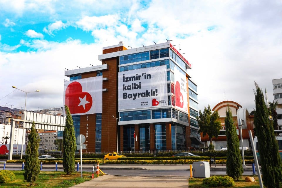Belediyenin iş ve işlemlerinde şeffaf bir y&ouml;netim politikası uygulayan Bayraklı