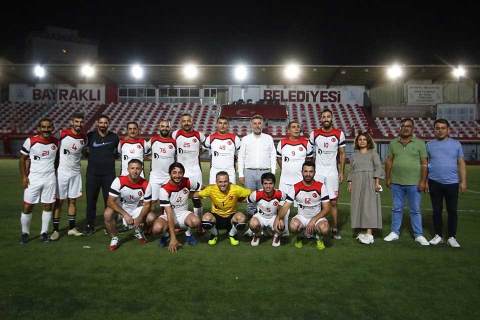 Bayraklı Belediyesi gelenekselleştirdiği kurum i&ccedil;i Başkanlık futbol turnuvasının finalini ger&ccedil;ekleşti.