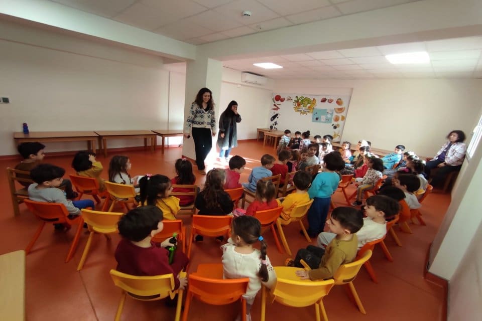 Bayraklı&rsquo;da &ccedil;ocuklara ve gen&ccedil;lere y&ouml;nelik projeleriyle &ouml;rnek olan Bayraklı Belediyesinin