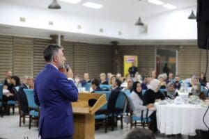 Bayraklı Belediye Başkanı Serdar Sandal, Muhtarlar G&uuml;n&uuml; dolayısıyla d&uuml;zenlenen etkinlikte