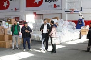 Bayraklı Belediyesinin, T&uuml;rkiye&rsquo;yi sarsan deprem felaketi sonrası başlattığı yardım kampanyası