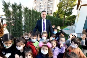 Okul &ouml;ncesi eğitim yatırımlarıyla dikkat &ccedil;eken Bayraklı Belediyesinin, 75. Yıl