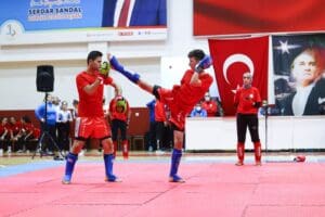 Her yıl binlerce &ccedil;ocuğu spor okullarında buluşturan Bayraklı Belediyesi, bu
