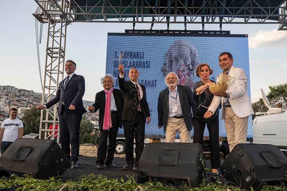 Bayraklı Belediyesi tarafından d&uuml;zenlenen 1. Bayraklı Uluslararası Homeros Edebiyat/ Sanat
