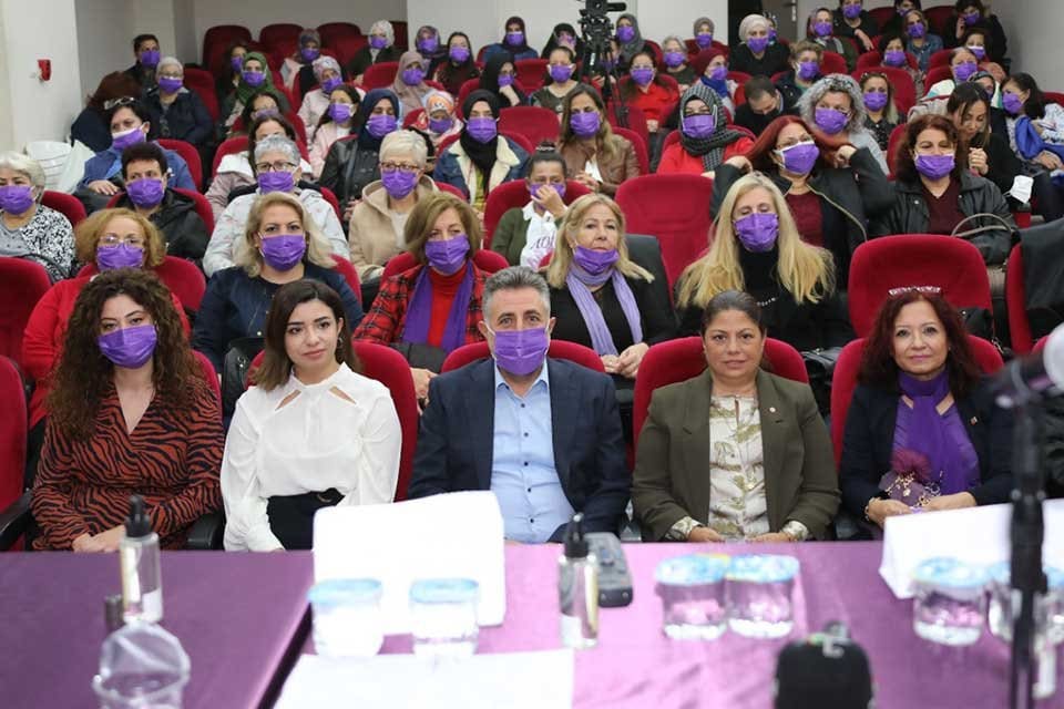 Kadına Y&ouml;nelik Şiddete Karşı Uluslararası M&uuml;cadele G&uuml;n&uuml;&nbsp;kapsamında&nbsp;&ldquo;Kadın&nbsp;Dayanışması&nbsp;Yaşatır&rdquo; konulu panel d&uuml;zenleyen