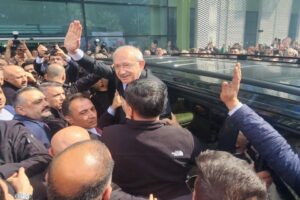 CHP Genel Başkanı Kemal Kılı&ccedil;daroğlu, İkinci Y&uuml;zyılın İktisat Kongresi&nbsp;i&ccedil;in İzmir'e
