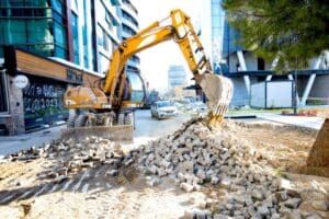 İl&ccedil;e genelinde başlattığı kaldırım, parke taşı ve asfaltlama &ccedil;alışmalarını aralıksız