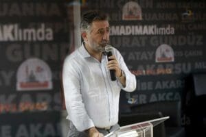 Sivas katliamı 28&rsquo;inci yılında Bayraklı&rsquo;da d&uuml;zenlenen s&ouml;yleşi ve dinletiyle anıldı.