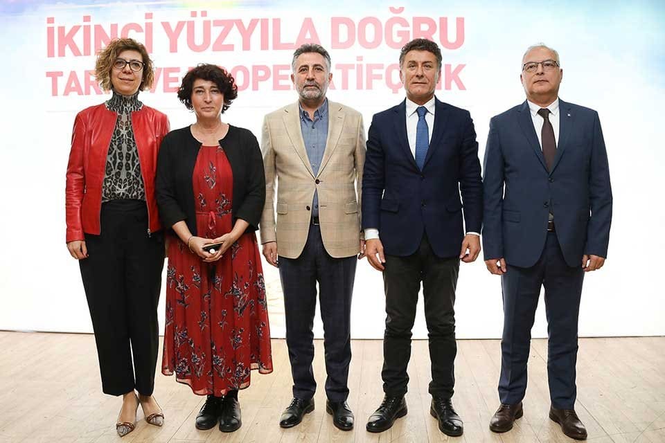 Tarımsal kalkınma ve kooperatif&ccedil;iliğe verdiği &ouml;nemle &uuml;reticiye her alanda destek