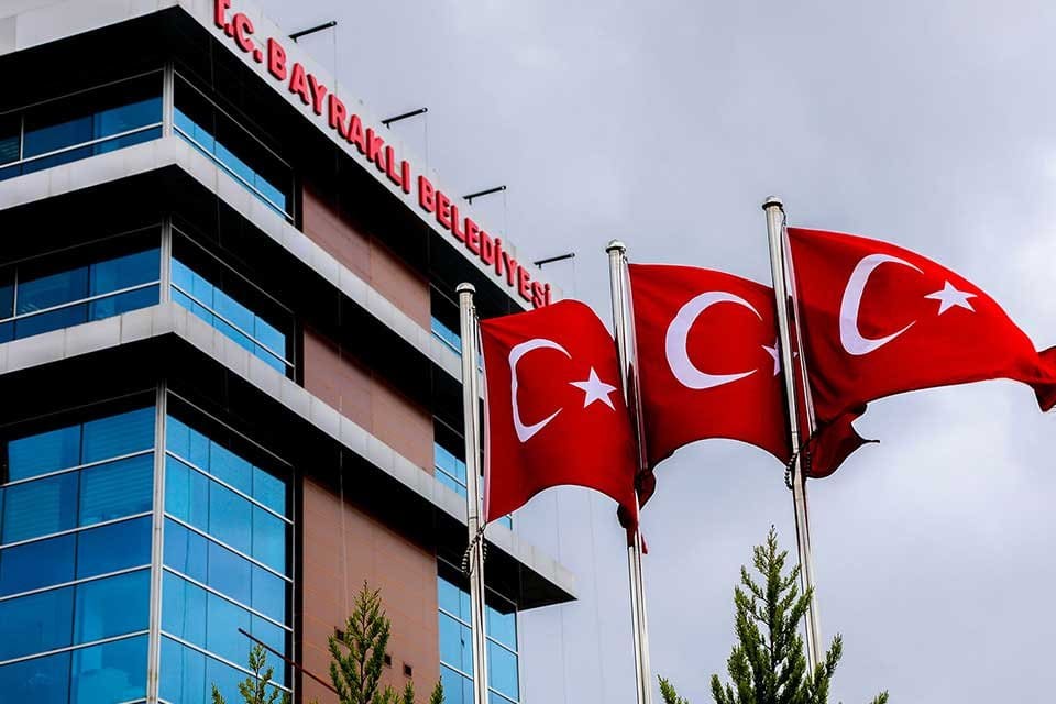 Bayraklı Belediye Başkanı Serdar Sandal, yerel se&ccedil;imlerden bu yana izledikleri