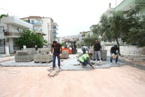 Bayraklı Belediyesi ve İzmir B&uuml;y&uuml;kşehir Belediyesi ekiplerinin il&ccedil;e sokaklarında ortaklaşa