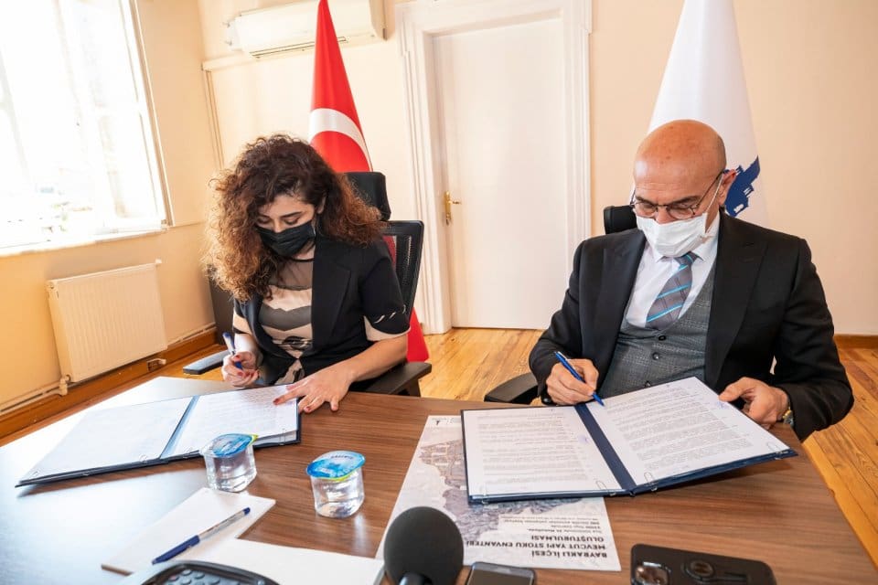 İzmir B&uuml;y&uuml;kşehir Belediye Başkanı Tun&ccedil; Soyer 30 Ekim depreminin ardından