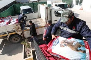 T&uuml;rkiye&rsquo;yi sarsan deprem felaketinden etkilenen can dostları unutmayan Bayraklı Belediyesi,