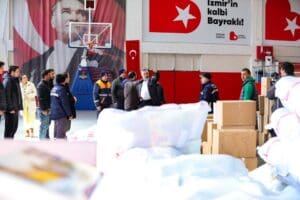 Bayraklı Belediyesi&rsquo;nin, T&uuml;rkiye&rsquo;yi yasa boğan deprem felaketinin ardından başlattığı yardım