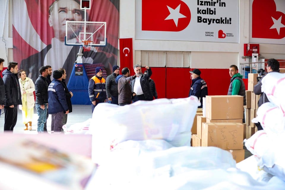 Bayraklı Belediyesi&rsquo;nin, T&uuml;rkiye&rsquo;yi yasa boğan deprem felaketinin ardından başlattığı yardım