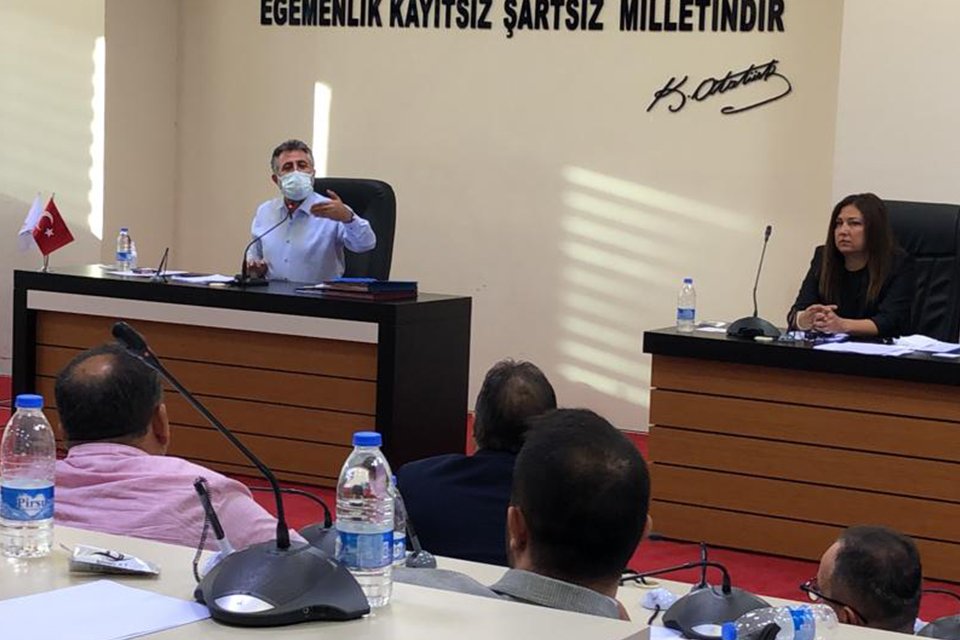 Bayraklı Belediye Meclisi&rsquo;nin&nbsp;Temmuz ayı ikinci meclis oturumunda tasarruf genelgesinin okunması