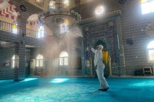 Bayraklı&rsquo;da t&uuml;m ibadethanelerin belirli periyotlarda bakım, onarım ve temizlik gibi