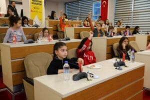 Bayraklı Belediyesi'nin &lsquo;D&uuml;nya &Ccedil;ocuk ve Gen&ccedil;lik Kenti&rsquo; vizyonu kapsamında kurduğu