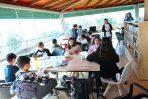 Hizmete a&ccedil;tığı Kitap Kafe&rsquo;lerle &ccedil;ocukları ve yetişkinleri kitap okumaya teşvik