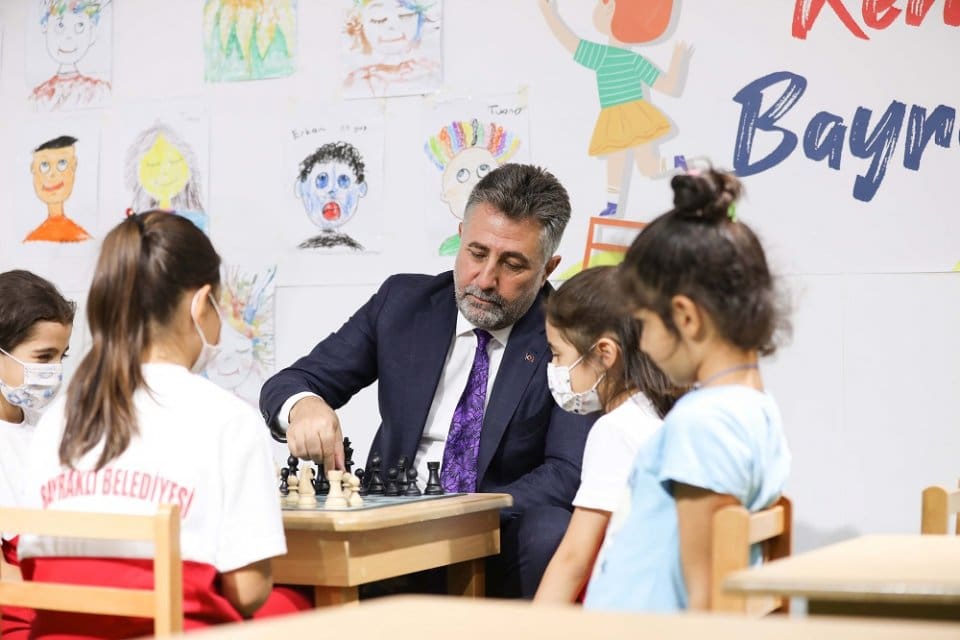 Bayraklı Belediyesi tarafından hem &ccedil;ocuklar hem de yetişkinler i&ccedil;in s&uuml;rd&uuml;r&uuml;len