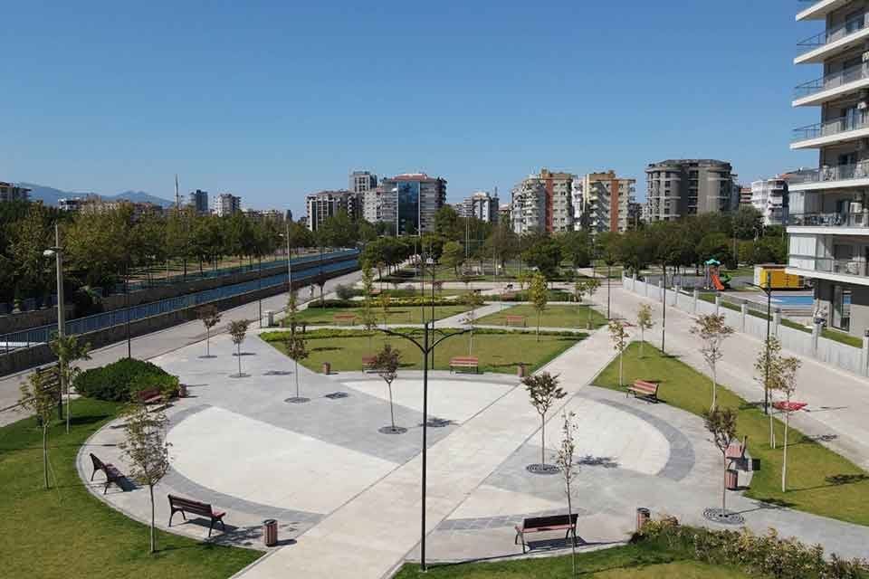 Bayraklı&rsquo;ya modern parklar ve yeşil alanlar kazandıran Bayraklı Belediyesi, Smyrna