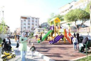 Bayraklı Belediyesi Park ve Bahçeler Müdürlüğü, ilçeye modern parklar kazandırmaya