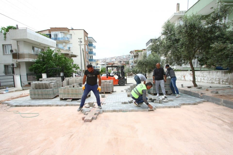 Bayraklı&nbsp;Belediyesi'nin&nbsp;İzmir B&uuml;y&uuml;kşehir Belediyesi ile birlikte il&ccedil;enin ihtiya&ccedil;&nbsp;olan sokak ve caddelerinde