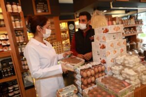 Bayraklı Belediyesi Zabıta Müdürlüğü ekipleri, ilçede unlu mamuller üreten imalathaneler