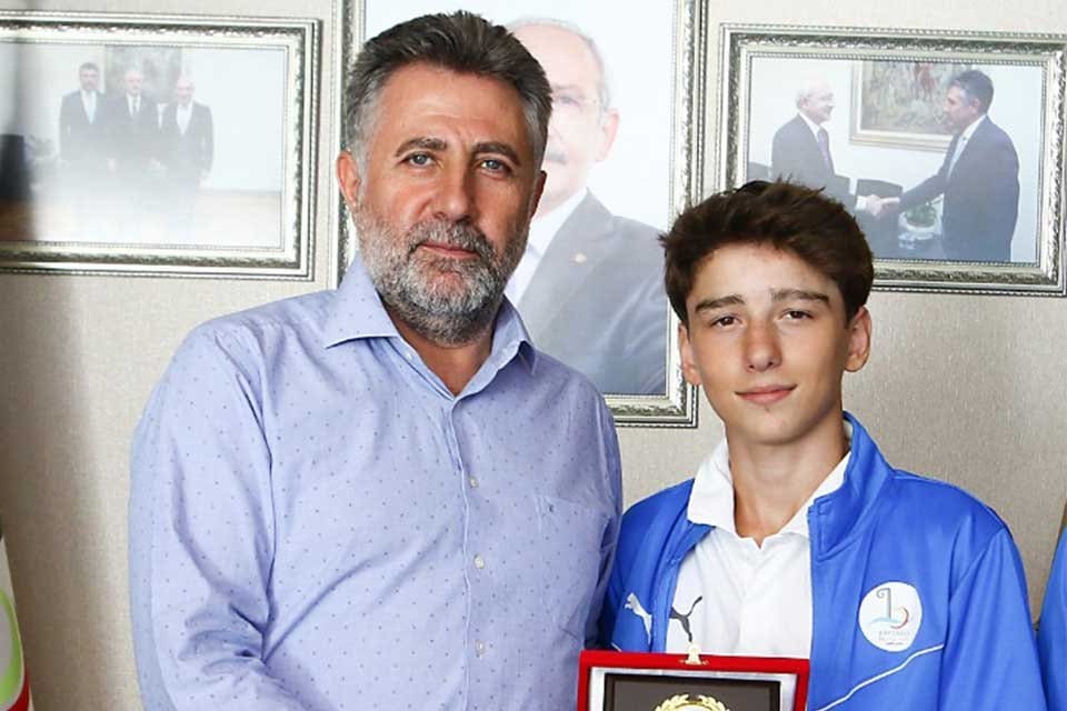 Ge&ccedil;tiğimiz hafta Bayraklı Belediye Başkanı Serdar Sandal'ı ziyaret ederek, Gen&ccedil;ler