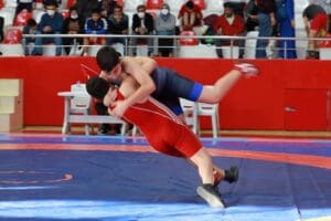 Bayraklı Belediyesi Gen&ccedil;lik ve Spor Kul&uuml;b&uuml; g&uuml;reş&ccedil;ileri İzmir&rsquo;de d&uuml;zenlenen İl