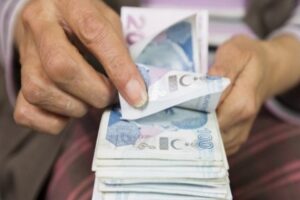 &Ccedil;alışma ve Sosyal G&uuml;venlik Bakanı Vedat Bilgin, bayram ikramiyelerinin &ouml;deneceği