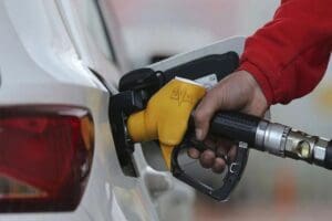 Ramazan bayramı &ouml;ncesinde petrol fiyatlarının 100 dolar seviyesine gerilemesiyle birlikte