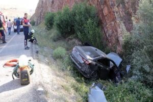 Yozgat&rsquo;ta, bayram tatili i&ccedil;in İstanbul&rsquo;dan Sivas&rsquo;a gidenlerin bulunduğu otomobilin şarampole