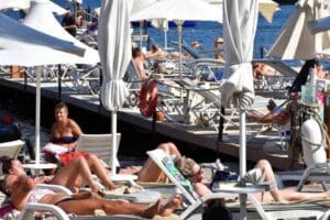 Enflasyonla birlikte tatiller zamlanırken, pandemide Avrupalı ve İngiliz turistin yerini