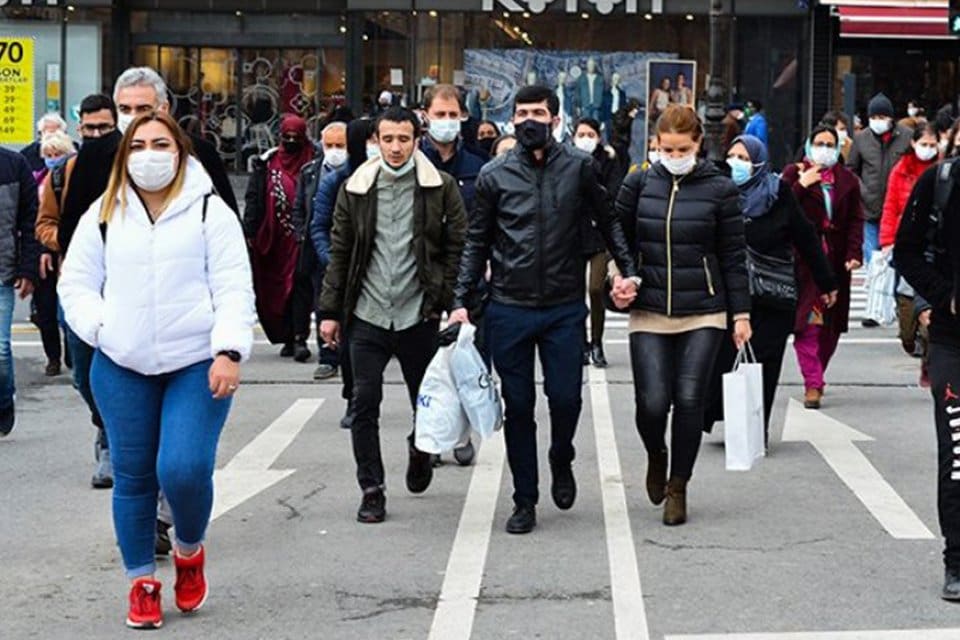 Kademeli normalleşme uygulaması sonrasında vaka sayılarında yaşanan patlama, h&uuml;k&uuml;meti yeni