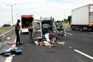 İ&ccedil;işleri Bakanı S&uuml;leyman Soylu trafik kazalarına ilişkin, "Arefe g&uuml;n&uuml; 8,
