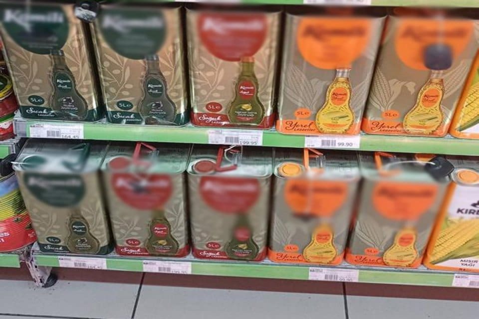 Durdurulamayan fiyat artışları dar gelirli vatandaşın belini b&uuml;kerken, marketler ise