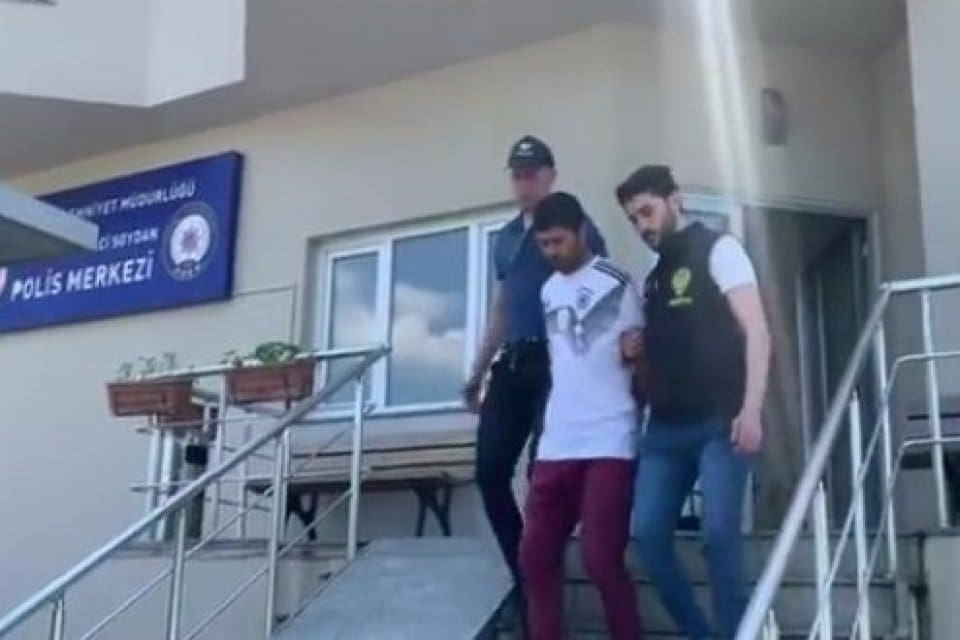Bebek sahilinde cinsel ilişkiye girdiği i&ccedil;in tutuklanan &Ouml;zg&uuml;r Kavi&rsquo;nin h&uuml;k&uuml;ml&uuml;