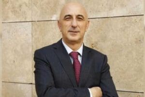 Ege &Uuml;niversitesi Tıp Fak&uuml;ltesi &Ouml;ğretim &Uuml;yesi Prof. Dr. Zafer Kurug&ouml;l,