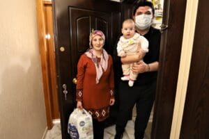 Aile ekonomisine desteğini s&uuml;rd&uuml;ren Buca Belediyesi, bebek sahibi ailelere, yeni
