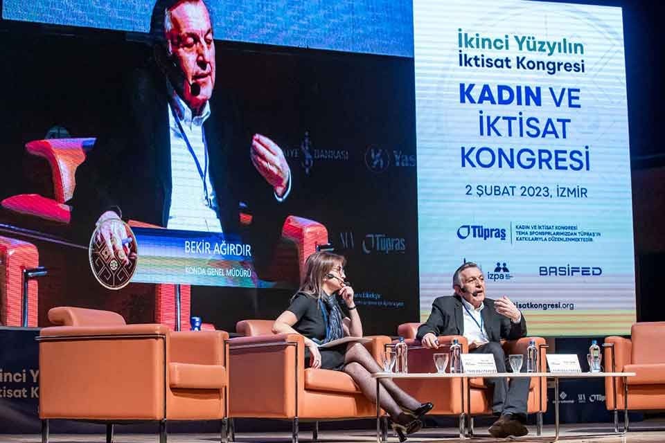 İzmir B&uuml;y&uuml;kşehir Belediyesi tarafından d&uuml;zenlenen &ldquo;Kadın ve İktisat Kongresi&rdquo;nin &ldquo;Demokrasi