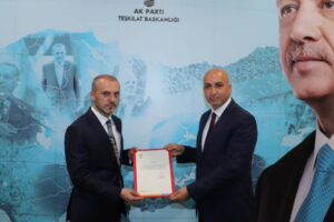 AK Parti Bornova İl&ccedil;e Başkanlığı vekaleten y&ouml;netim yerine asil atama