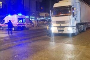 Aydın'ın Nazilli il&ccedil;esinde, yolun karşısına ge&ccedil;meye &ccedil;alışan Hanife &Ccedil;ankaya (42)