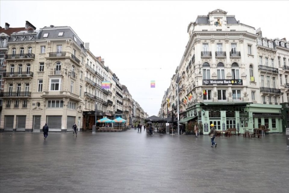 Bel&ccedil;ika Federal H&uuml;k&uuml;meti, haftalık &ccedil;alışma g&uuml;n&uuml;n&uuml;n 5'ten 4'e d&uuml;ş&uuml;r&uuml;lmesi i&ccedil;in