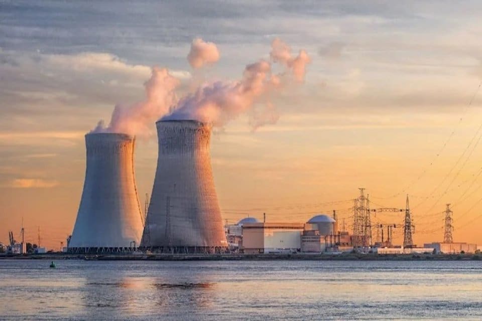 Bel&ccedil;ika, y&uuml;ksek kazan&ccedil; sağlayan elektrik &uuml;reticileri ve fosil yakıt şirketlerinden